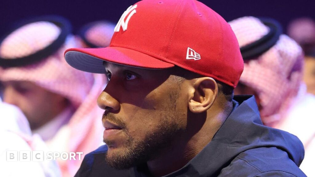 Anthony Joshua: Heavyweight boxer to undergo elbow surgery before return