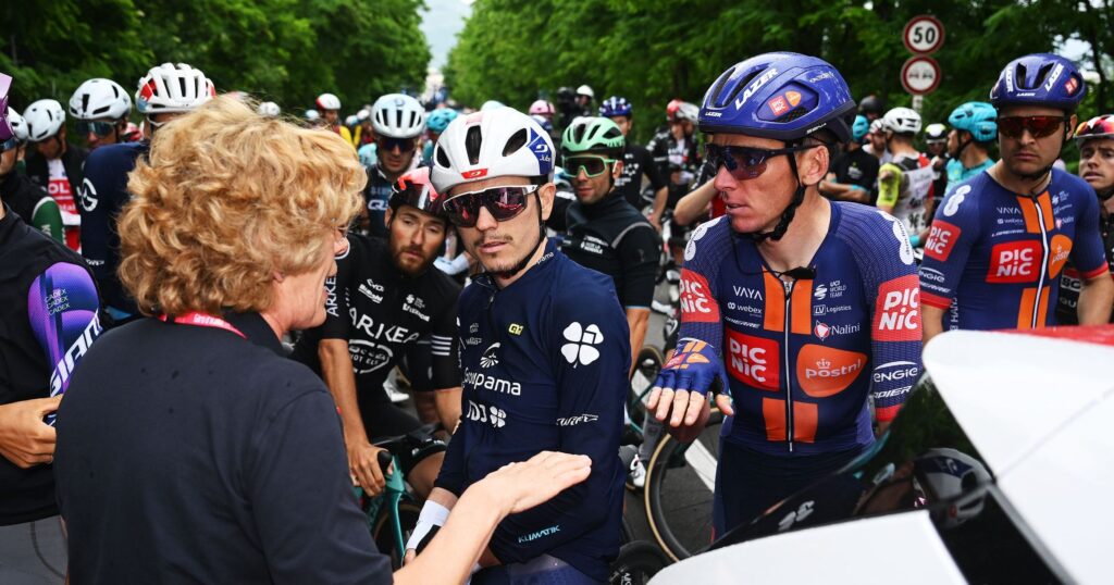 Tour d’Italie | “Trou dans la main”, rotule qui “dérange” : Gaudu-Bardet, sale journée
