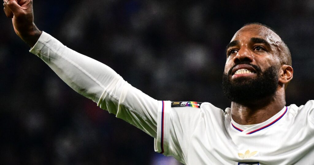 Ligue 1 – Olympique Lyonnais – 201 buts pour Alexandre Lacazette, hommage et larmes de Rayan Cherki : Une soirée d’émotions à Lyon