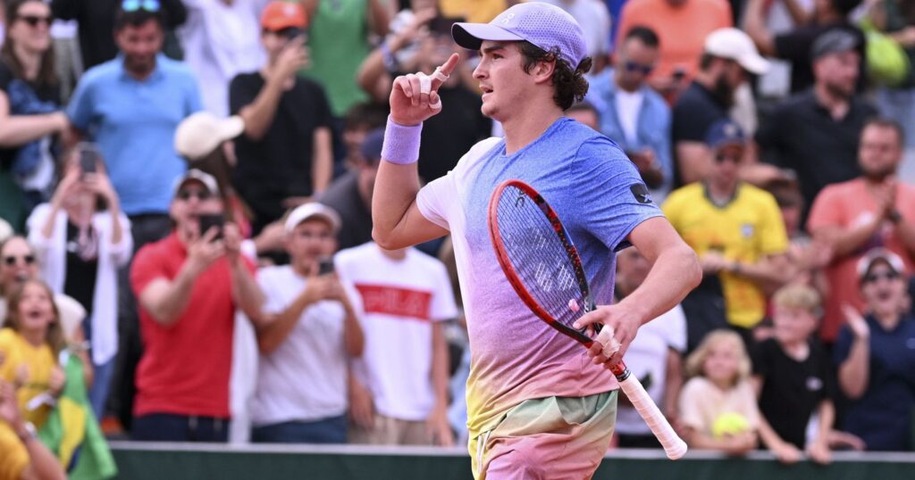 Roland-Garros 2025 – “Une vibration que je ne saurais expliquer” : Fonseca, le Brésil et “Guga”