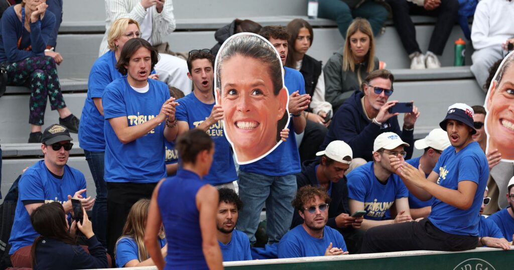 Roland-Garros 2025 – “On a un classique sur l’air de Fort Boyard cette année” : Tribune Bleue, les supporters qui chauffent les tribunes de Roland