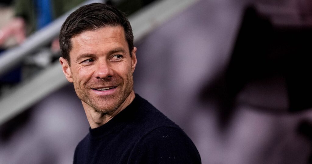 L’ancien entraîneur de Leverkusen, Xabi Alonso succède à Carlo Ancelotti et devient l’entaîneur du Real Madrid jusqu’en 2028