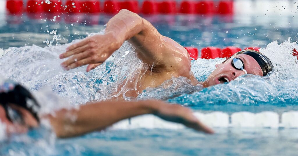 Léon Marchand signe son record personnel sur 400 m nage libre à Austin, mais reste hors des minima pour les Mondiaux
