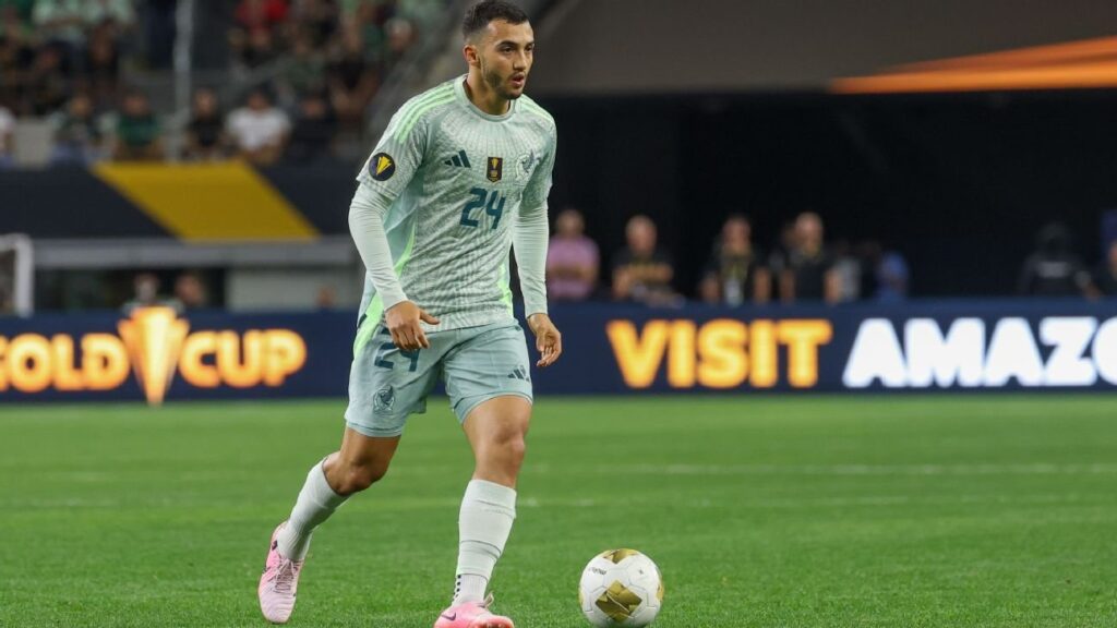 O México diz que Luis Chávez rasgou ACL em treinamento da Copa de Ouro