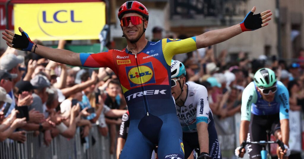 Jonathan Milan (Lidl-Trek) remporte le sprint à Issoire et prend le maillot jaune à Tadej Pogacar