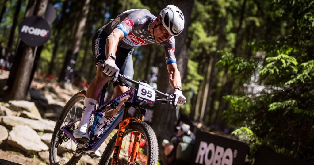 “Ce que pensent les gens ne m’empêche pas de dormir” : Malgré sa chute à Nove Mesto, Mathieu Van der Poel réaffirme ses envies d’arc-en-ciel en VTT