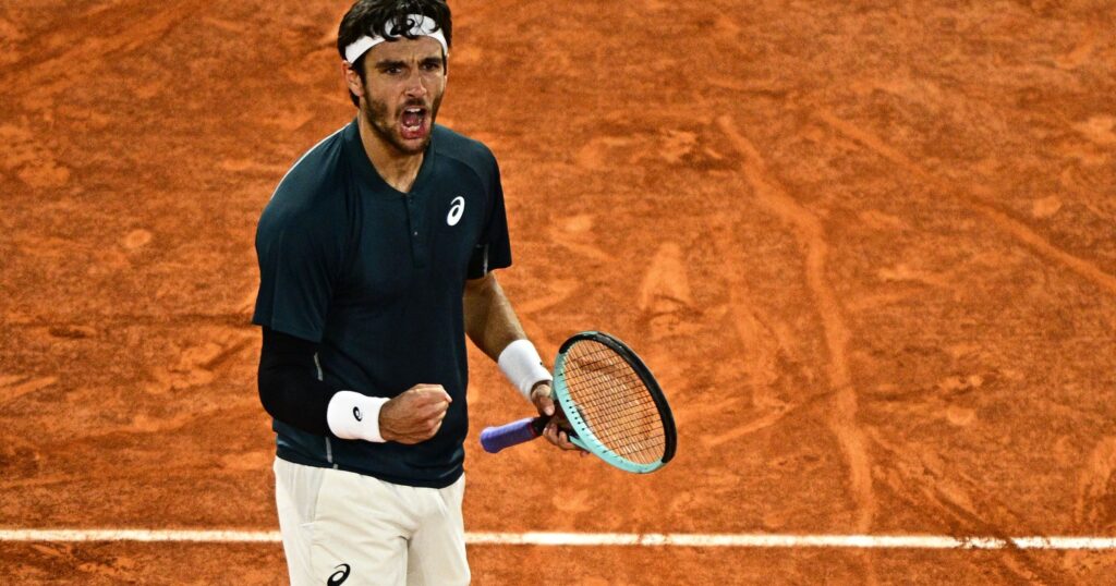 Lorenzo Musetti écarte Holger Rune en quatre sets (7-5, 3-6, 6-3, 6-2) et file en quarts