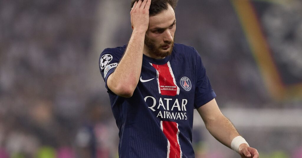 Ligue 1 I PSG : l’attaquant géorgien Khvitcha Kvaratskhelia cambriolé pendant ses vacances à Cannes