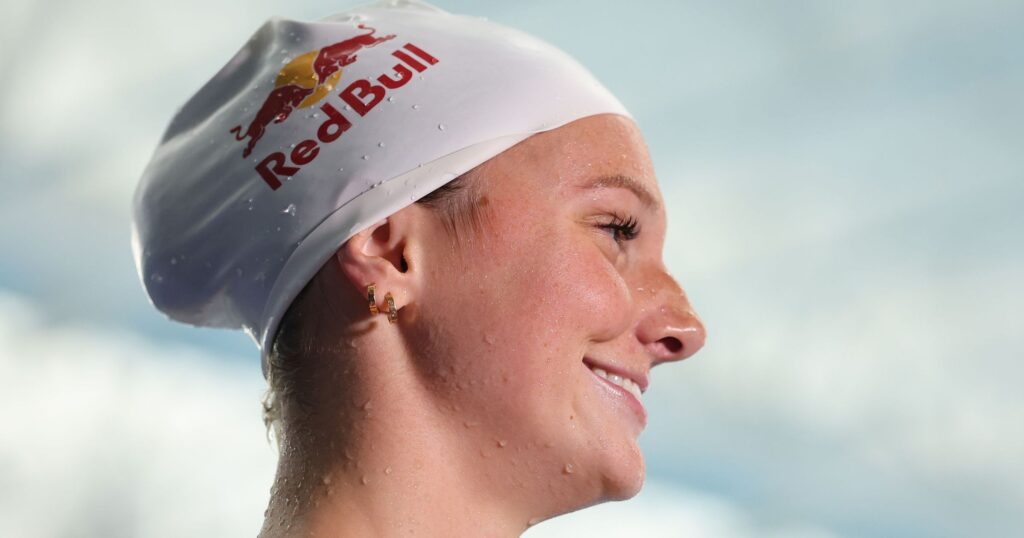 Natation: la Canadienne Summer McIntosh pulvérise le record du monde du 200m quatre nages à quelques semaines des Mondiaux