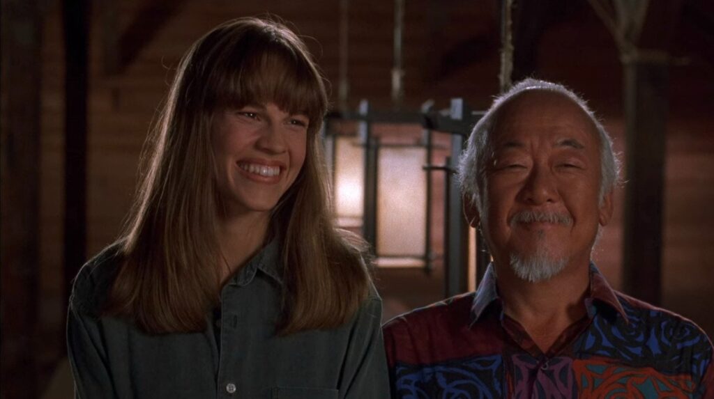 Como os criadores de Cobra Kai queriam que Julie Pierce, de Hilary Swank