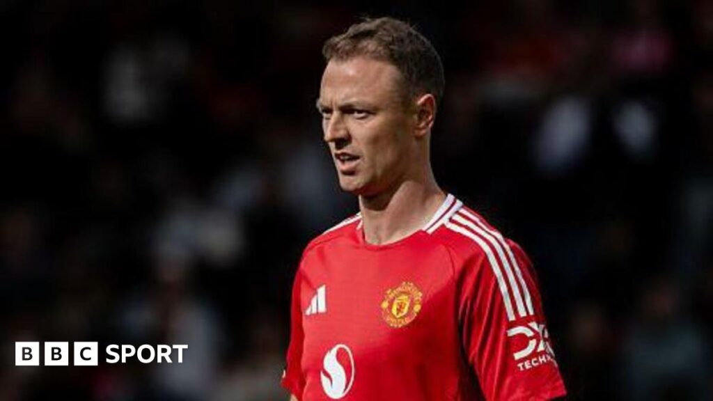 Jonny Evans: ex -zagueiro da Irlanda do Norte se aposenta de tocar após a saída do homem Utd