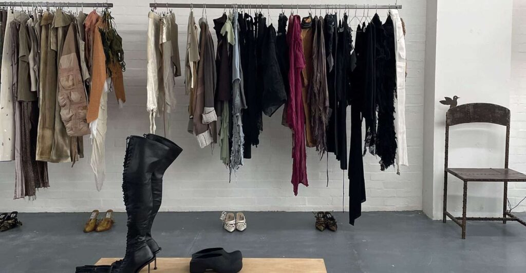 Conheça os designers emergentes estocados no novo espaço permanente da Apoc Store